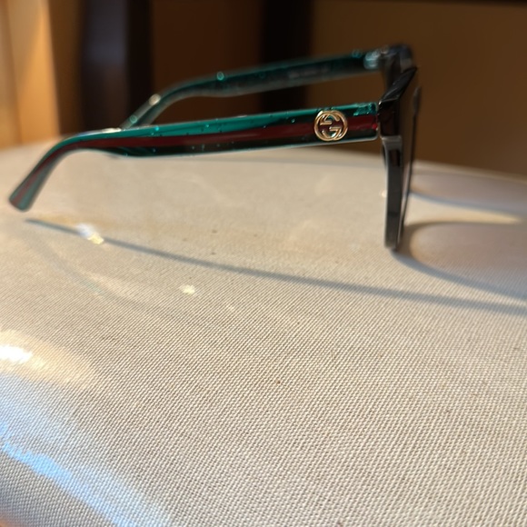 Gucci Sunglasses Brand New Never Worn Made inItaly it doesn’t come with the box - Picture 2 of 4